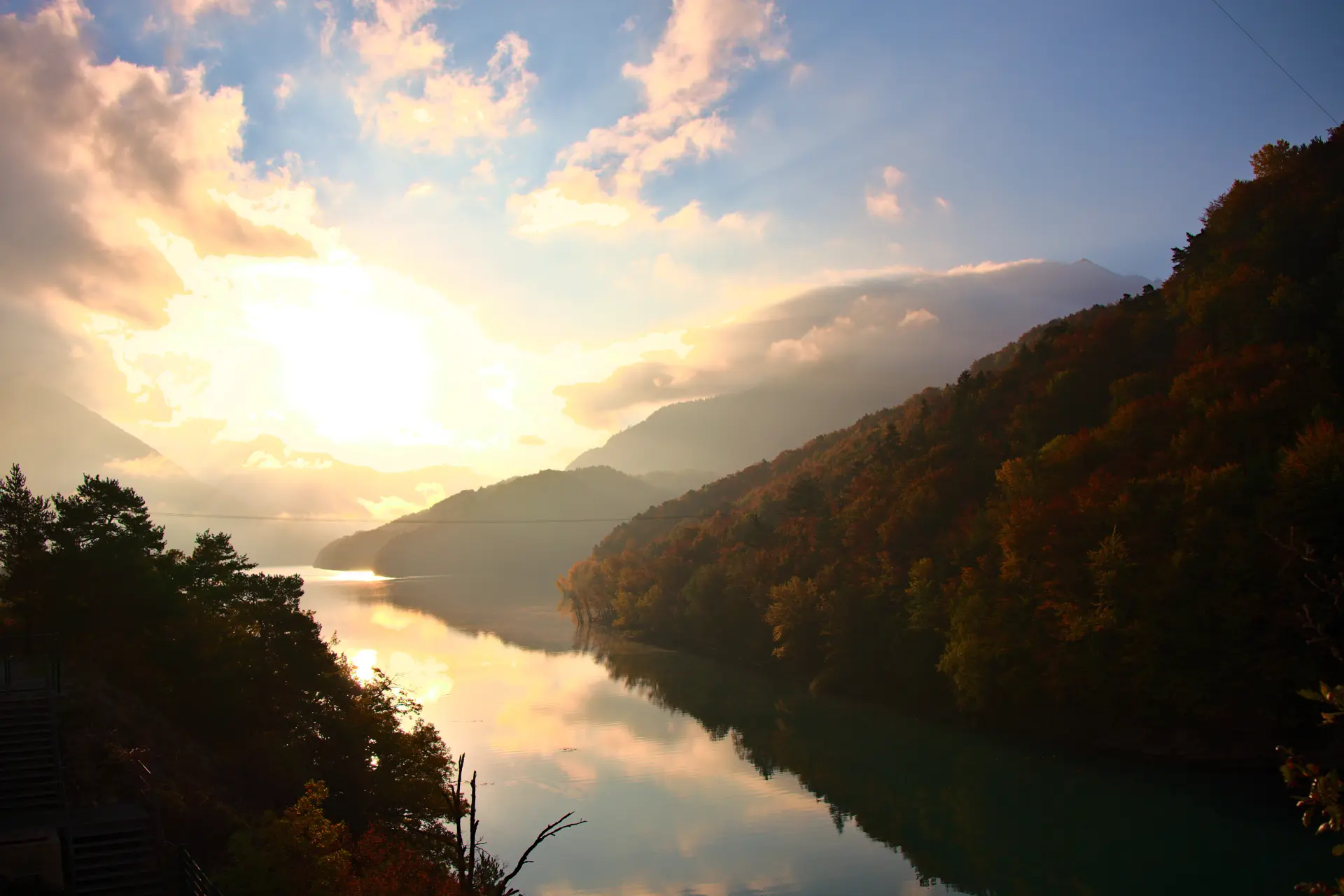 Lac du Sautet soloppgang