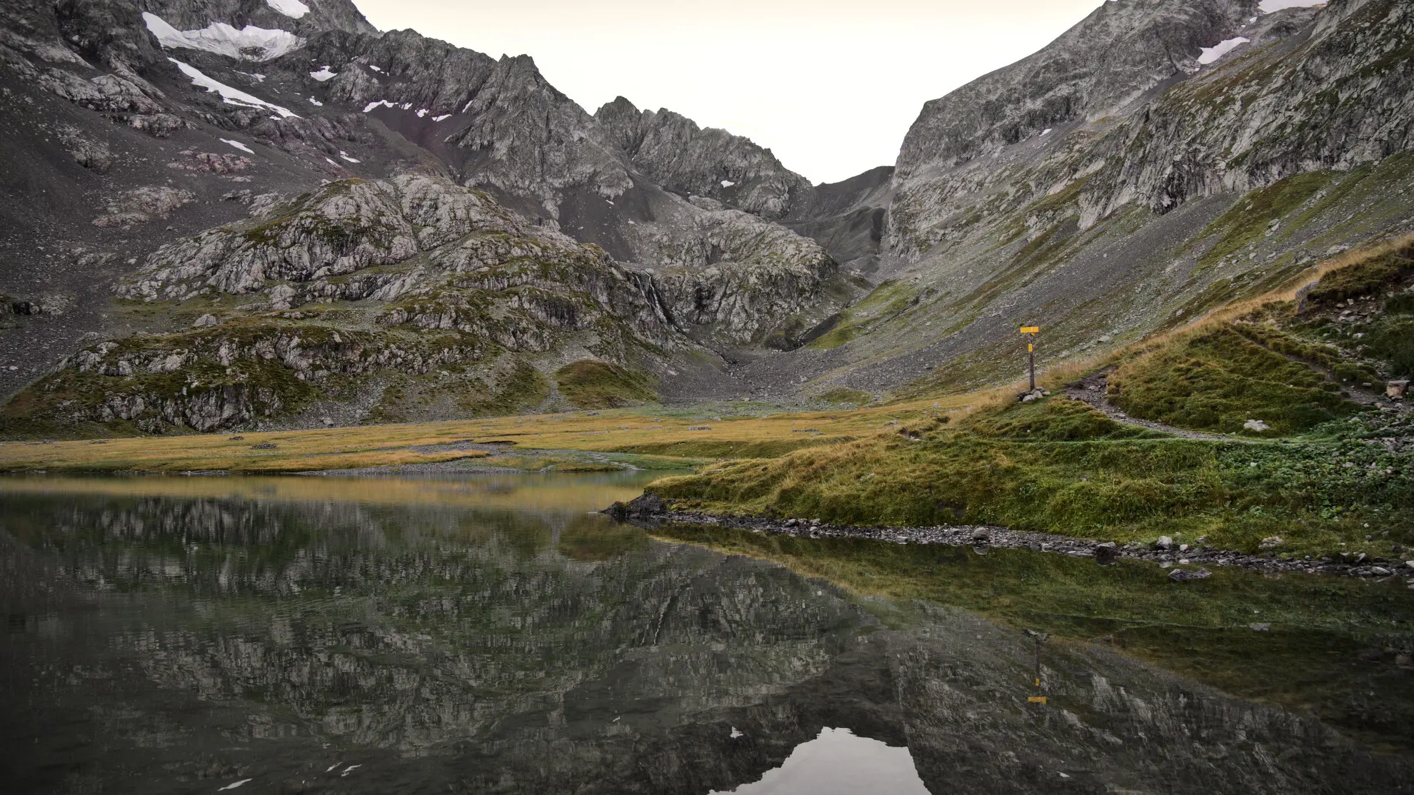 Speilinger i Lac de la Muzelle, høststemning