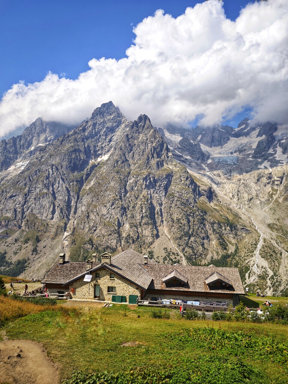 Walter Bonatti-hytte overfor Pointe Walker - Mont-Blanc
