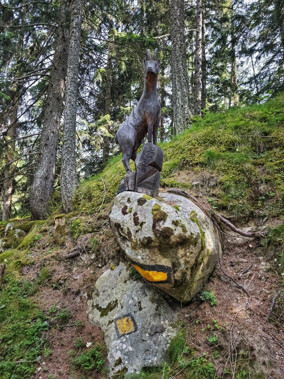 Gemseskulptur på stien mellom Praz-de-Fort og Champex